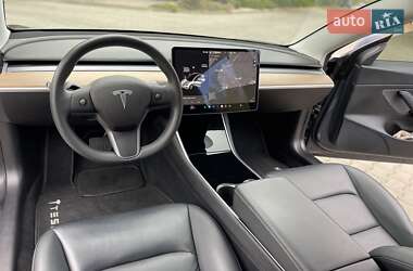 Седан Tesla Model 3 2020 в 
