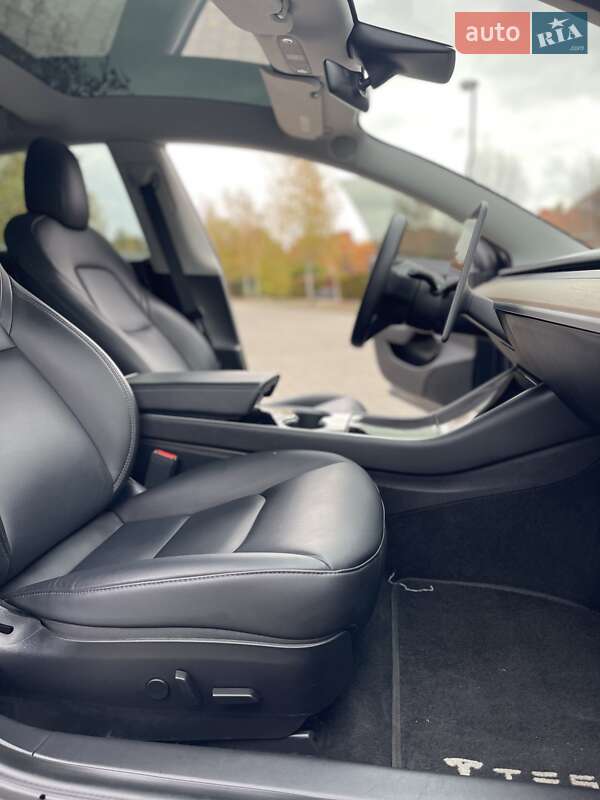 Седан Tesla Model 3 2020 в Одесі
