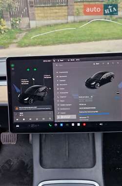 Седан Tesla Model 3 2021 в 