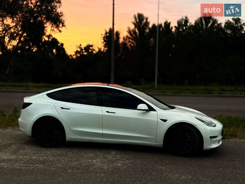 Седан Tesla Model 3 2018 в Києві