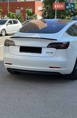 Седан Tesla Model 3 2018 в Киеве