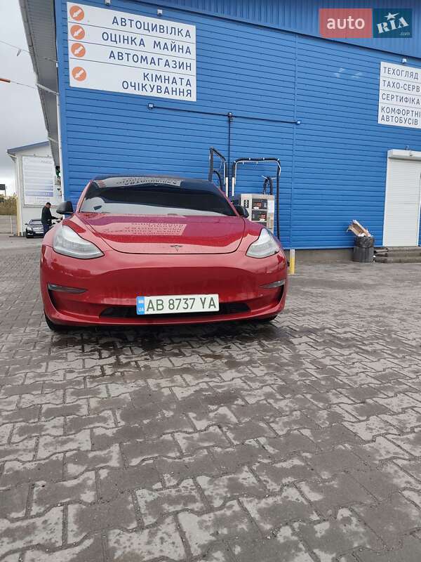 Седан Tesla Model 3 2018 в Виннице