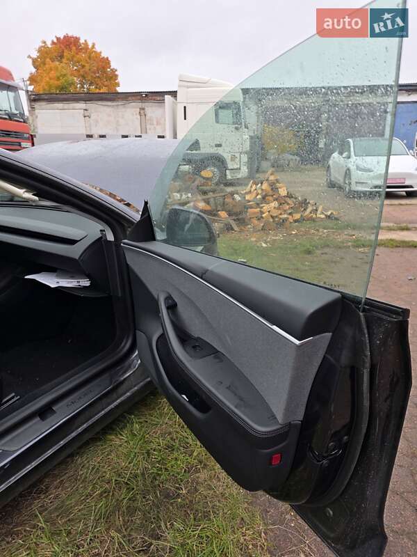 Седан Tesla Model 3 2024 в Коростені