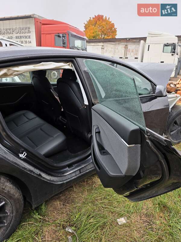 Седан Tesla Model 3 2024 в Коростені
