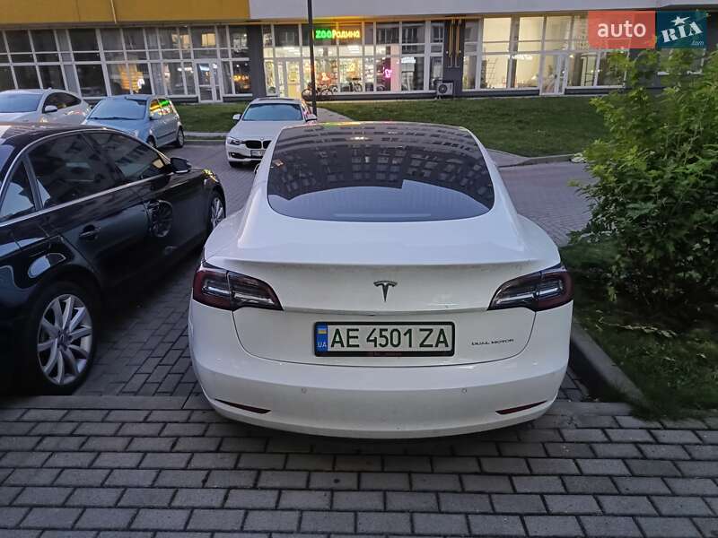 Седан Tesla Model 3 2019 в Львове