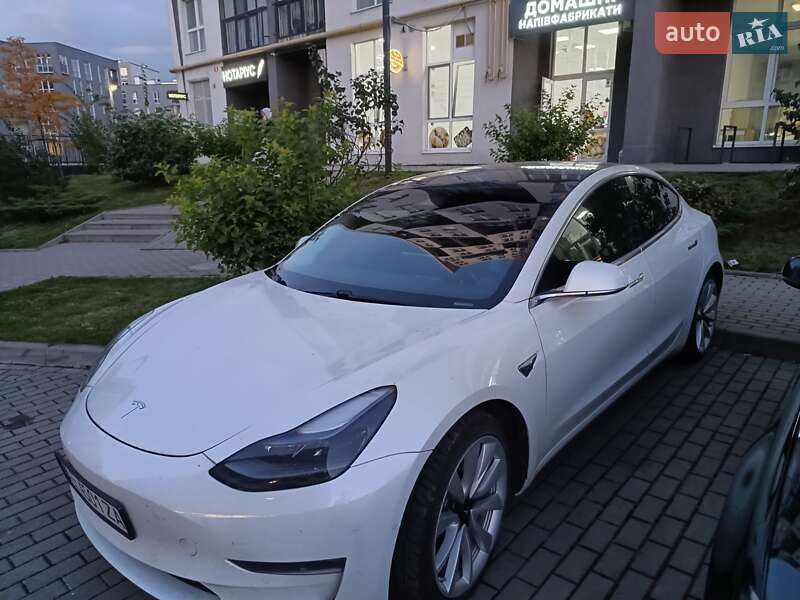 Седан Tesla Model 3 2019 в Львове