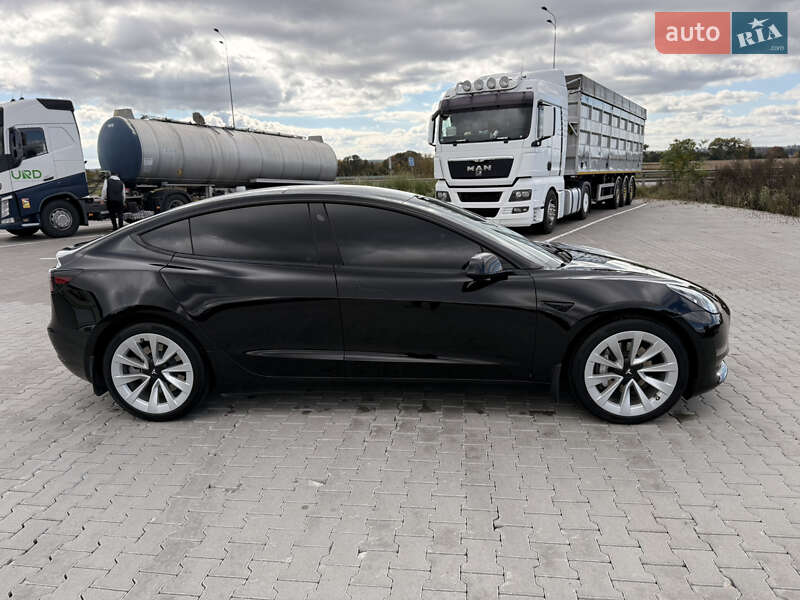 Седан Tesla Model 3 2022 в Виннице