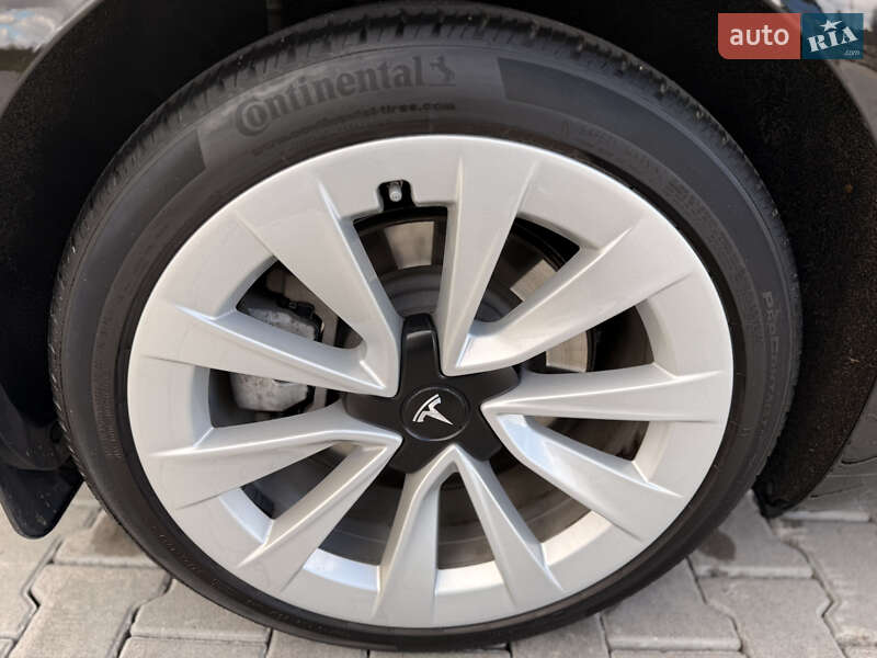 Седан Tesla Model 3 2022 в Виннице