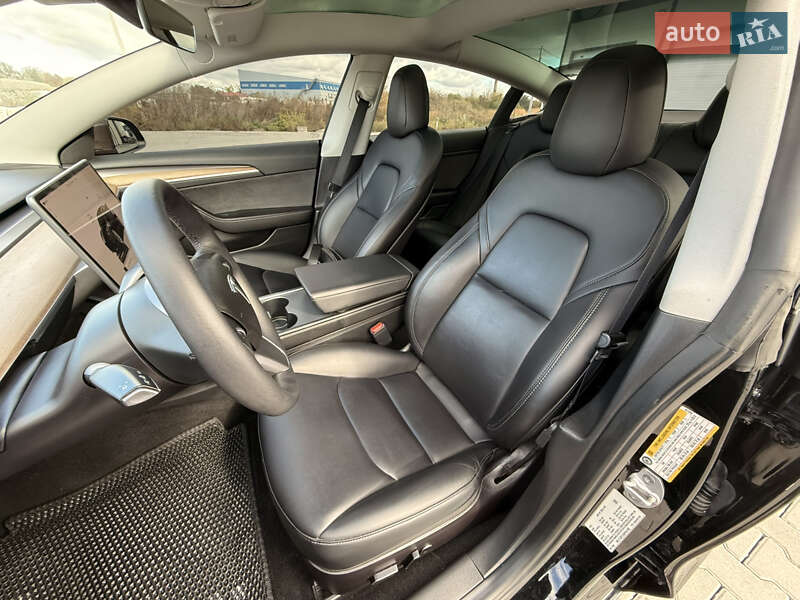 Седан Tesla Model 3 2022 в Виннице