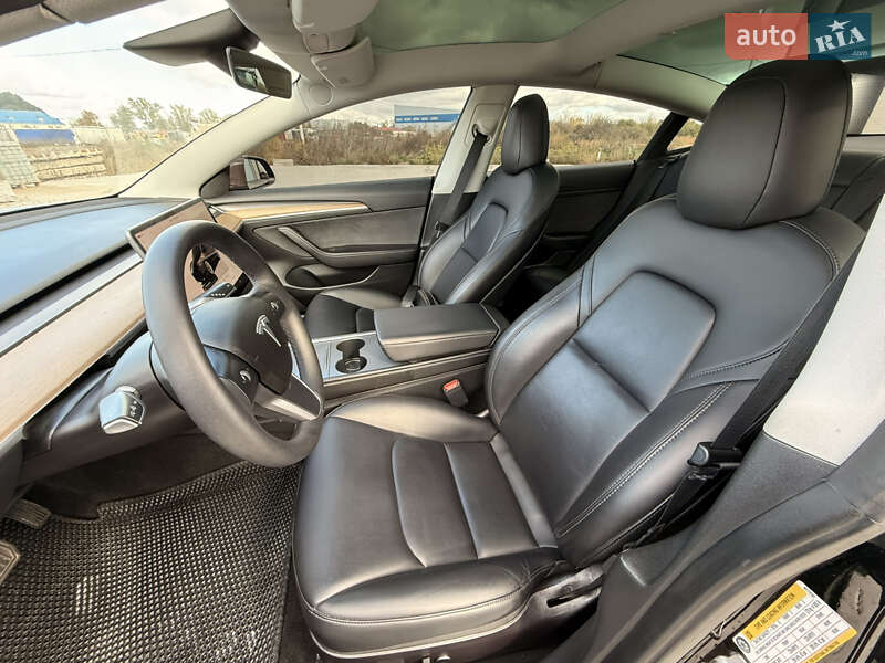 Седан Tesla Model 3 2022 в Виннице