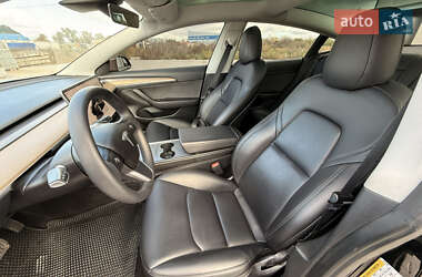 Седан Tesla Model 3 2022 в 