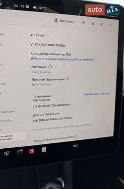 Седан Tesla Model 3 2022 в 