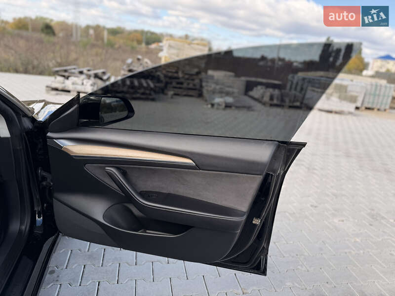 Седан Tesla Model 3 2022 в Виннице