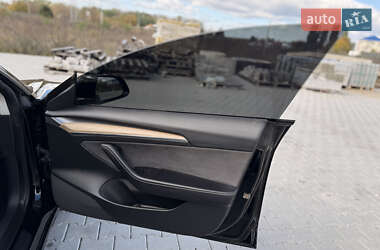 Седан Tesla Model 3 2022 в 