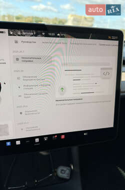 Седан Tesla Model 3 2022 в 