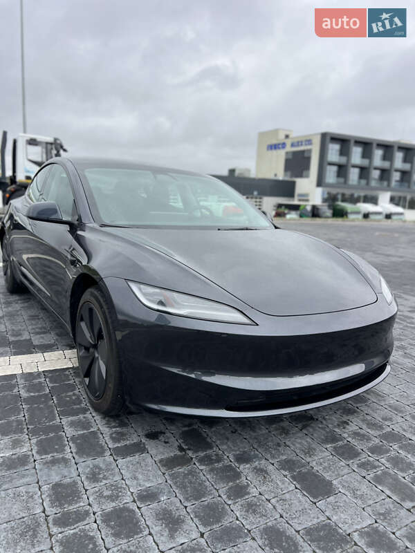 Седан Tesla Model 3 2024 в Львові