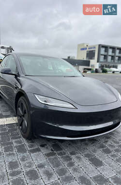 Седан Tesla Model 3 2024 в 