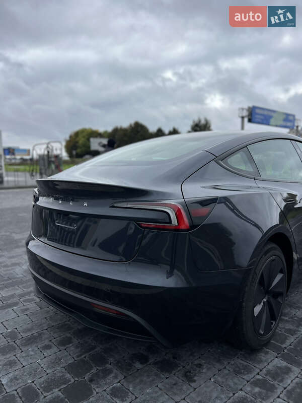 Седан Tesla Model 3 2024 в Львові
