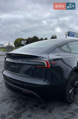 Седан Tesla Model 3 2024 в 