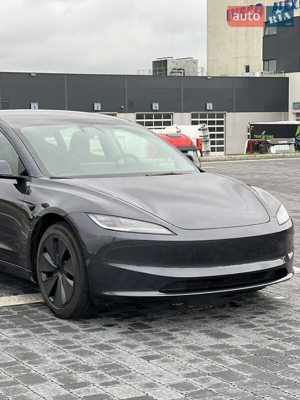 Седан Tesla Model 3 2024 в Львові