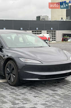 Седан Tesla Model 3 2024 в 