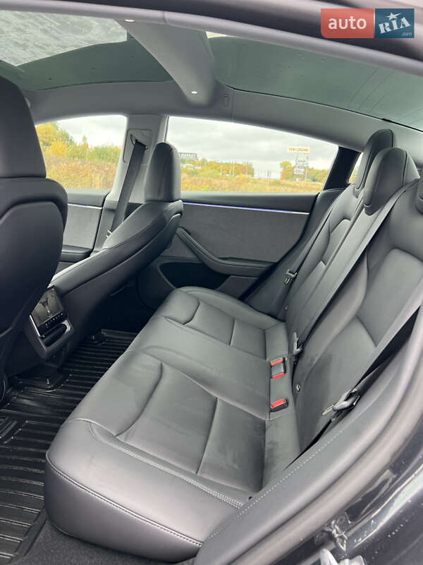 Седан Tesla Model 3 2024 в Львові