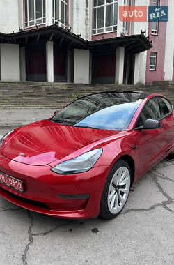 Седан Tesla Model 3 2022 в 