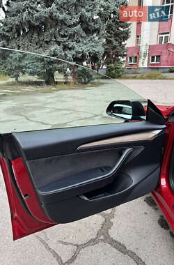 Седан Tesla Model 3 2022 в 