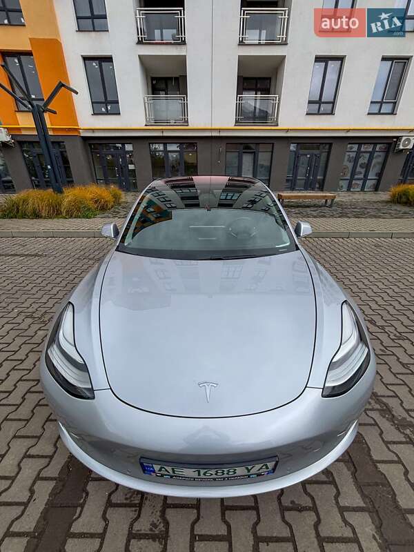 Седан Tesla Model 3 2017 в Ивано-Франковске