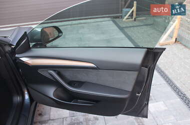 Седан Tesla Model 3 2023 в Днепре