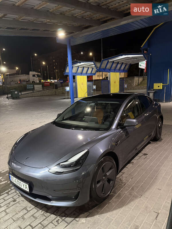 Седан Tesla Model 3 2023 в 