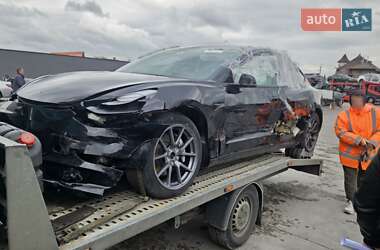 Седан Tesla Model 3 2023 в Львове