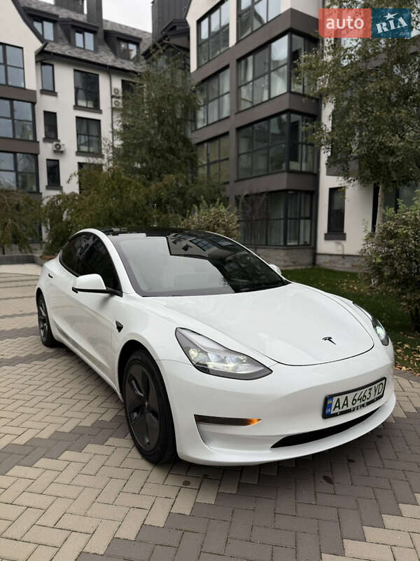 Седан Tesla Model 3 2023 в Києві