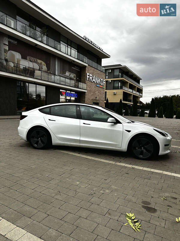 Седан Tesla Model 3 2021 в Ужгороде