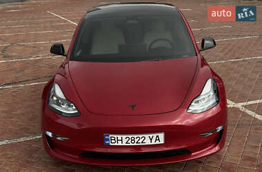 Седан Tesla Model 3 2022 в 