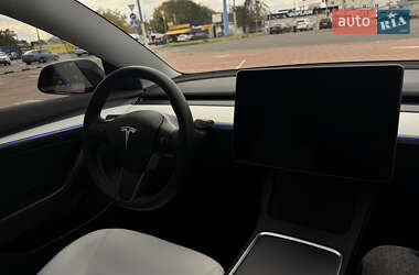 Седан Tesla Model 3 2022 в 