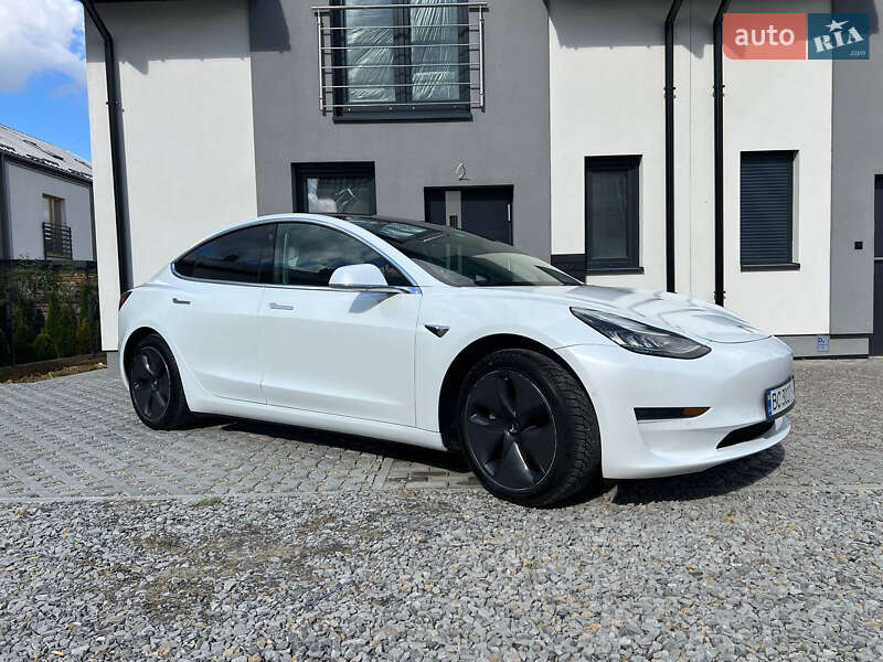 Седан Tesla Model 3 2019 в Шегинях