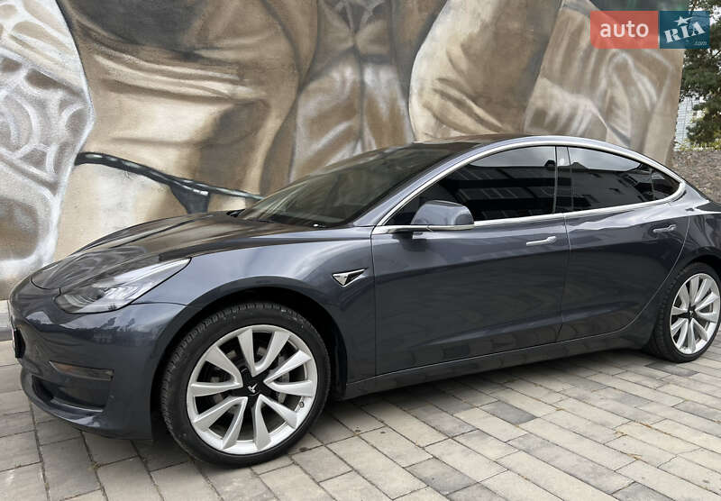 Седан Tesla Model 3 2018 в Охтирці