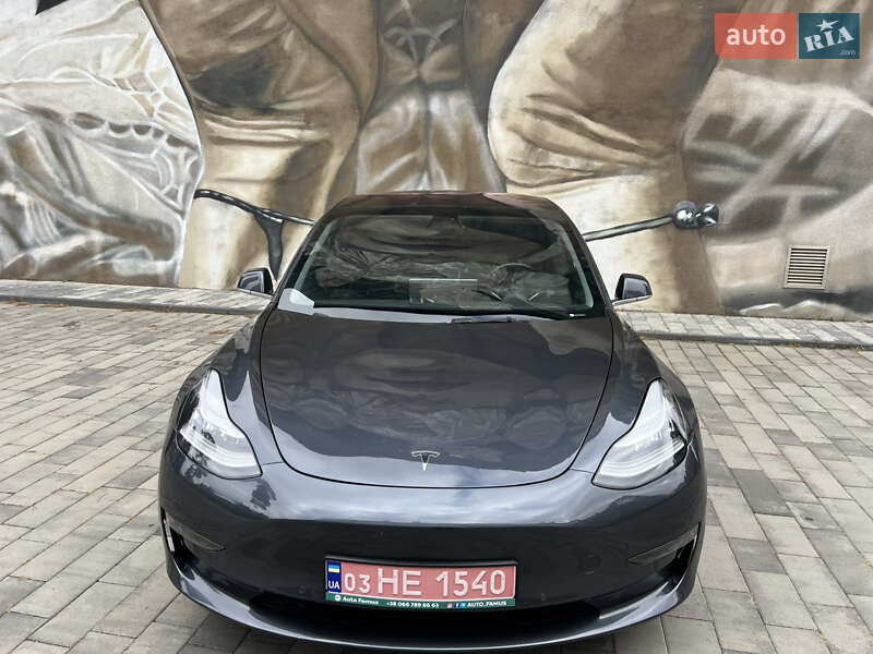 Седан Tesla Model 3 2018 в Охтирці