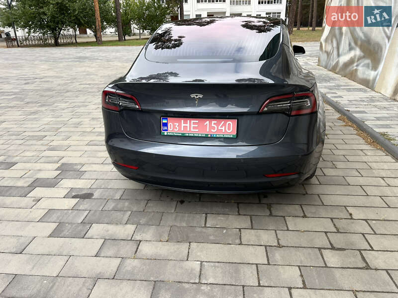 Седан Tesla Model 3 2018 в Охтирці