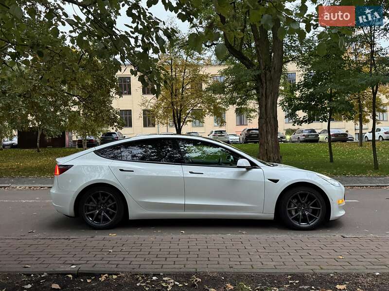 Седан Tesla Model 3 2021 в Києві