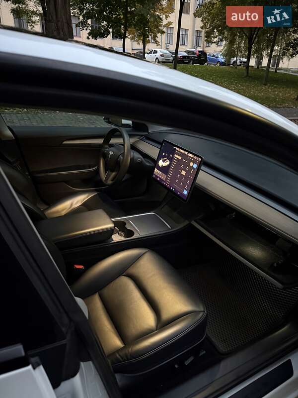 Седан Tesla Model 3 2021 в Києві