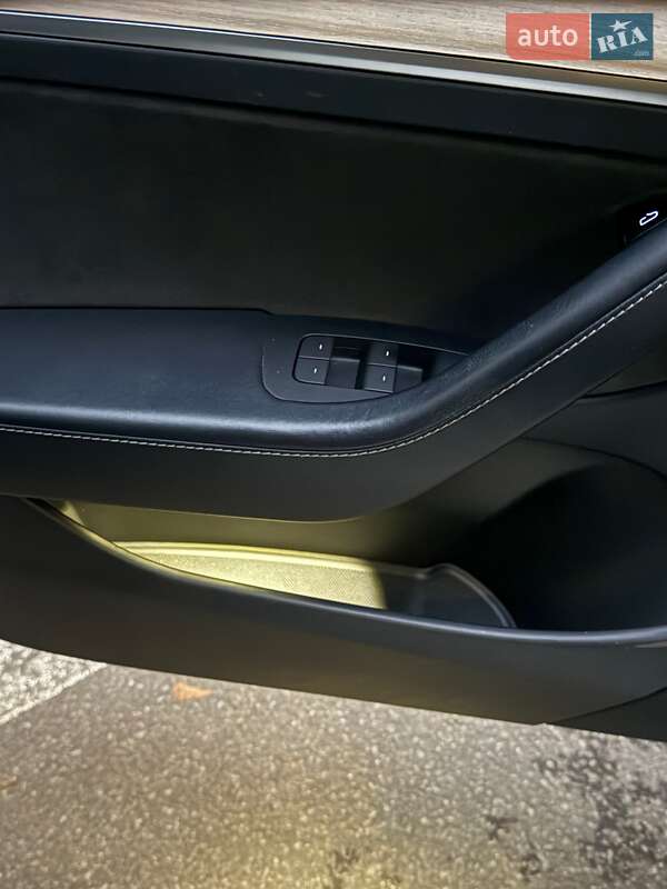 Седан Tesla Model 3 2021 в Києві