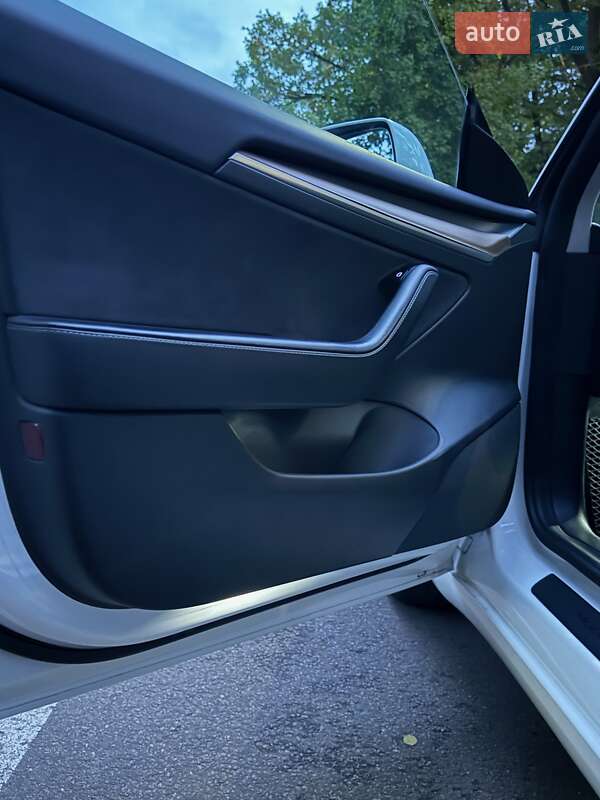 Седан Tesla Model 3 2021 в Києві