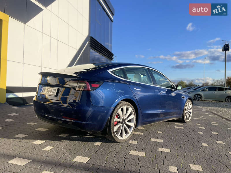 Седан Tesla Model 3 2019 в Тернополе
