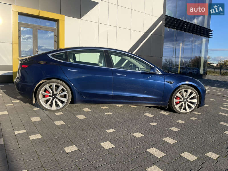 Седан Tesla Model 3 2019 в Тернополе
