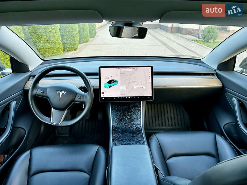 Седан Tesla Model 3 2019 в Черновцах