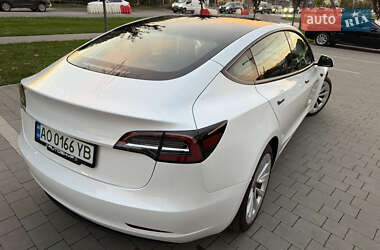 Седан Tesla Model 3 2021 в 