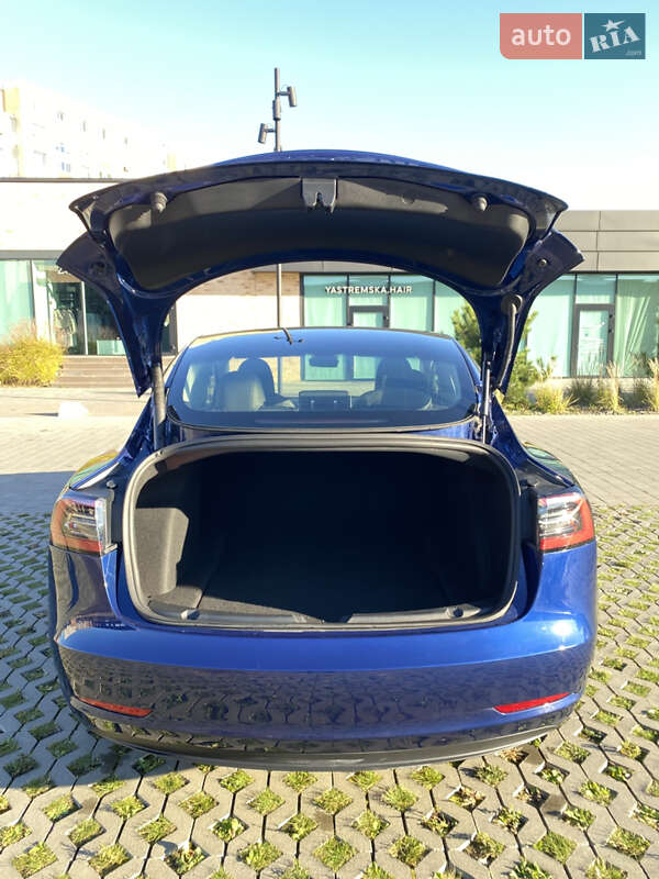 Седан Tesla Model 3 2023 в Хмельницком