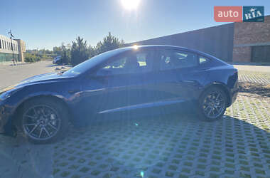 Седан Tesla Model 3 2023 в 